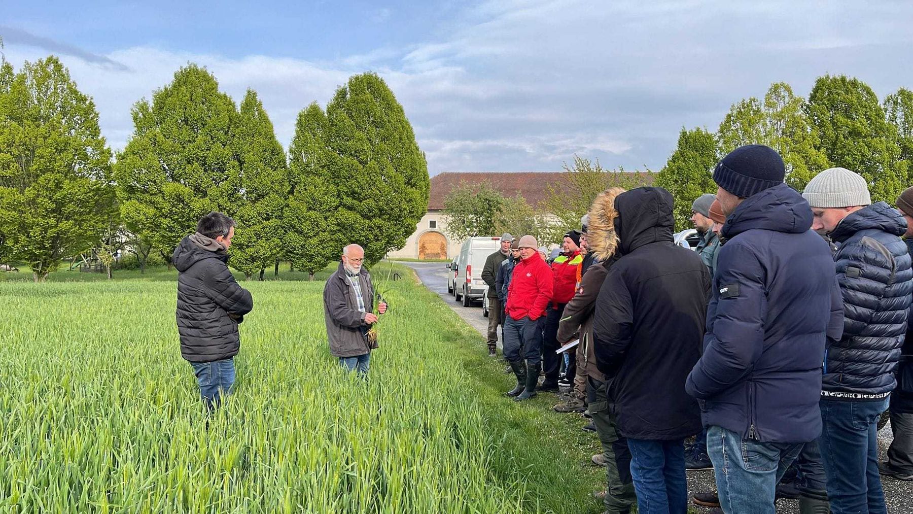 Und weiter gehts mit der Feldbegehung AKs BWSB Hargelsberg, Kronstorf, Enns, es ist zwar etwas frisch, aber interessant, vor allem haben bei diesem Wetter (fast) alle Zeit.... Danke für das große Interesse! © BWSB