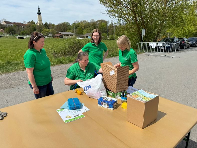 Aktivtag Wildbienen  © Die Bäuerinnen im Bezirk Waidhofen/Thaya Aktivtag Wildbienen  © Die Bäuerinnen im Bezirk Waidhofen/Thaya