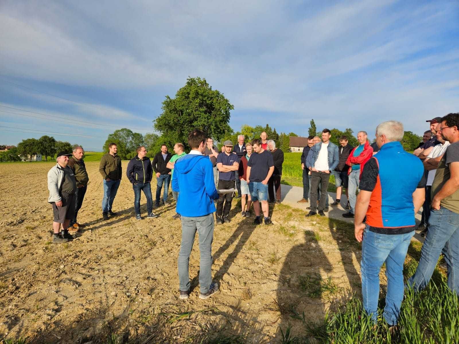 Und noch einen kurzen Bericht gibts von der Feldbegehung des Arbeitskreises Boden.Wasser.Schutz – Wartberg an der Krems mit Jakob Angerer, Berater Pflanzenschutz und Benedikt Ecker. Schwerpunkte waren aktuelle Infos zu Mais, Soja und Weizen. Danke fürs dabei sein und mitdiskutieren!