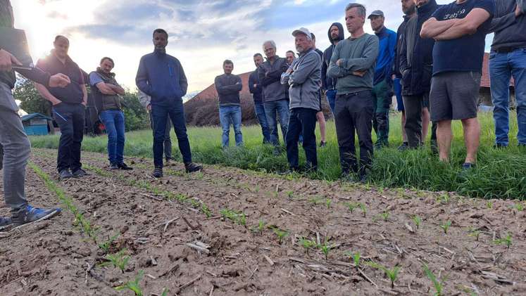 Feldbegehung d. Arbeitskreise "Boden.Wasser.Schutz" Pettenbach, 16. Mai 2024