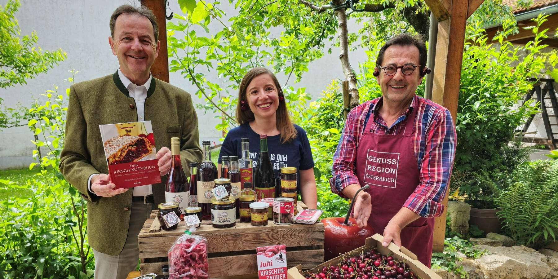 Berlakovich_Strohmayer_schemitz_kirschen_donnerskirchen 2024.jpg © Tesch-Wessely/LK Burgenland Berlakovich_Strohmayer_schemitz_kirschen_donnerskirchen 2024.jpg © Tesch-Wessely/LK Burgenland