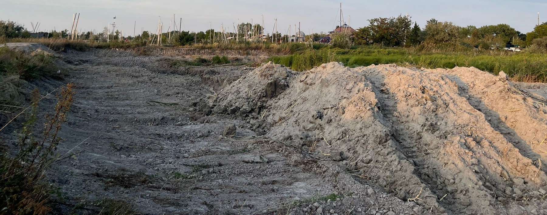 Landw. Verwertung des Neusiedlersee-Schlamms_Winkovitsch1.jpg © DI Claudia Winkovitsch Landw. Verwertung des Neusiedlersee-Schlamms_Winkovitsch1.jpg © DI Claudia Winkovitsch