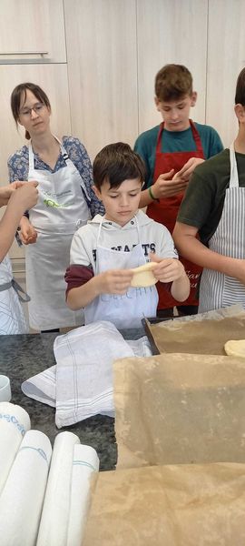 Alle sind konzentriert bei der Arbeit.jpg Alle sind konzentriert bei der Arbeit.jpg