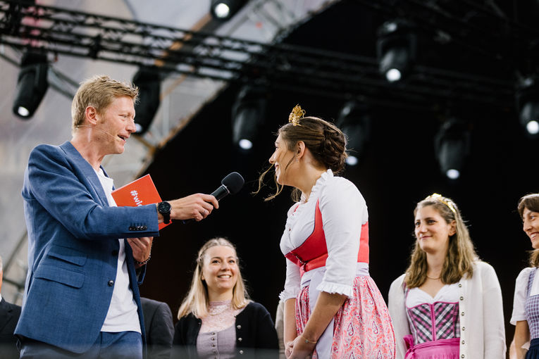 Neue Wiener Weinkönigin.jpg © stadtwienmarketing/studiowey Neue Wiener Weinkönigin.jpg © stadtwienmarketing/studiowey