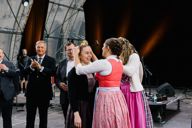 Neue Wiener Weinkönigin.jpg © stadtwienmarketing/studiowey Neue Wiener Weinkönigin.jpg © stadtwienmarketing/studiowey