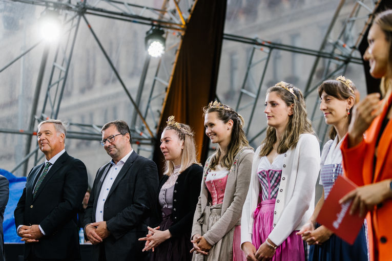 Neue Wiener Weinkönigin.jpg © stadtwienmarketing/studiowey Neue Wiener Weinkönigin.jpg © stadtwienmarketing/studiowey