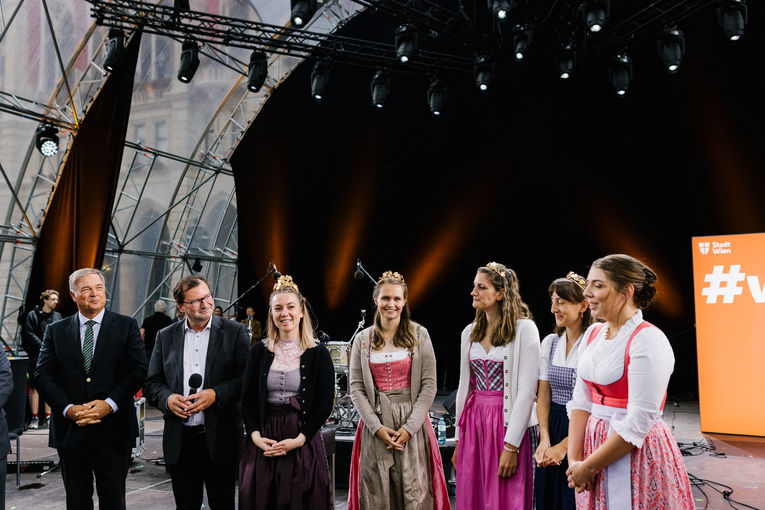 Neue Wiener Weinkönigin.jpg © stadtwienmarketing/studiowey Neue Wiener Weinkönigin.jpg © stadtwienmarketing/studiowey