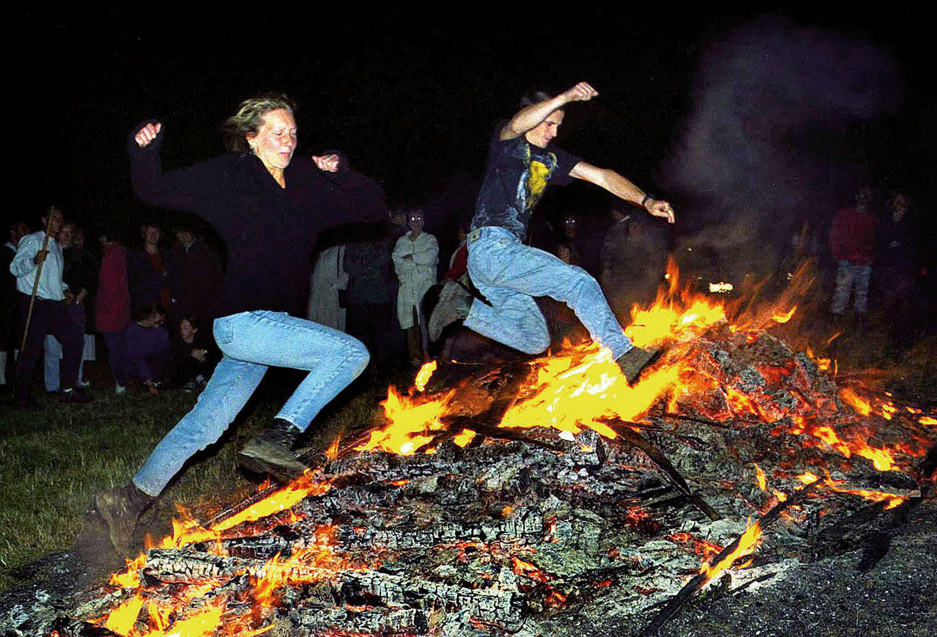 Feuerspringer.jpg © Standl Feuerspringer.jpg © Standl