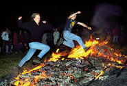 Feuerspringer.jpg © Standl Feuerspringer.jpg © Standl