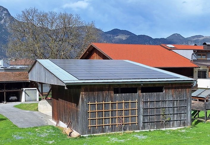 Photovoltaik am Dach eines Hauses