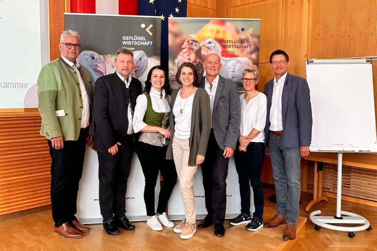 Geflügeltag Referenten Veranstalter und Ehrengäste.jpg © GWK Förster Geflügeltag Referenten Veranstalter und Ehrengäste.jpg © GWK Förster