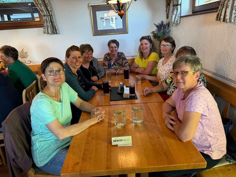 Heuriger 1.jpg Heuriger 1.jpg