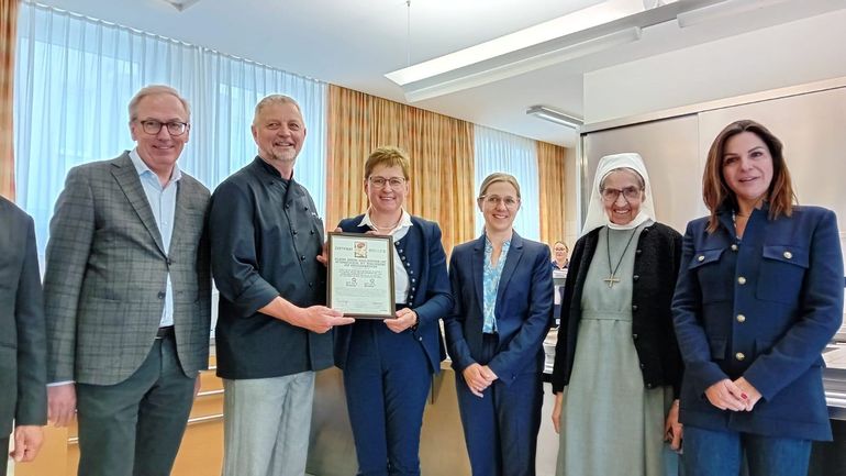 GzW_Zertifikatsverleihung Kreuzschwestern_LK OÖ.jpg © LK OÖ GzW_Zertifikatsverleihung Kreuzschwestern_LK OÖ.jpg © LK OÖ