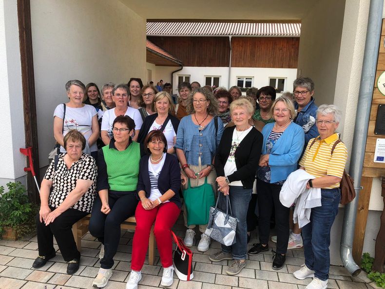 Gruppenbild 2.jpg Gruppenbild 2.jpg