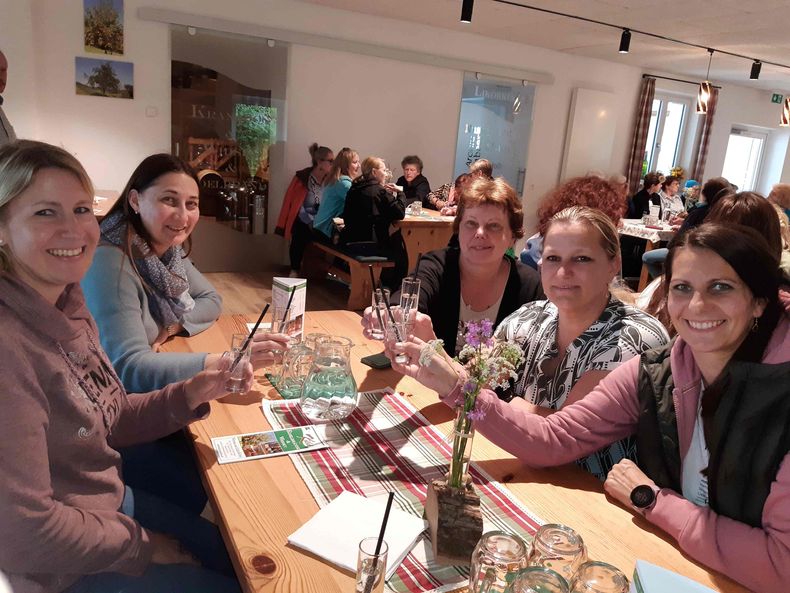 Verkostung bei Kölbel.jpg Verkostung bei Kölbel.jpg