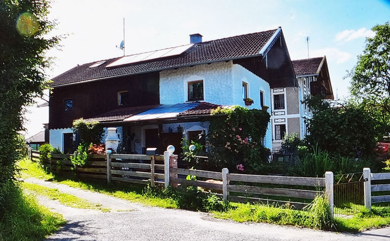 Attlhof in Fridolfing: Auf österreichische Rassen umgestellt.jpg © Josef Standl Attlhof in Fridolfing: Auf österreichische Rassen umgestellt.jpg © Josef Standl
