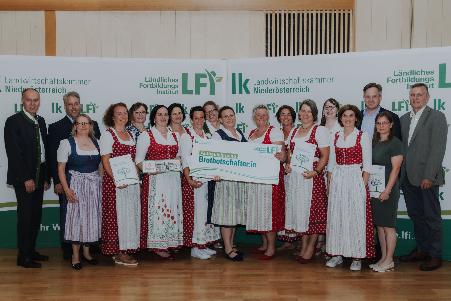 LFI_NOE_20240626_Zertifikatsverleihung_107_2SB03561_(c)SophieBalber.jpg © Sophie Balber/LFI NÖ LFI_NOE_20240626_Zertifikatsverleihung_107_2SB03561_(c)SophieBalber.jpg © Sophie Balber/LFI NÖ