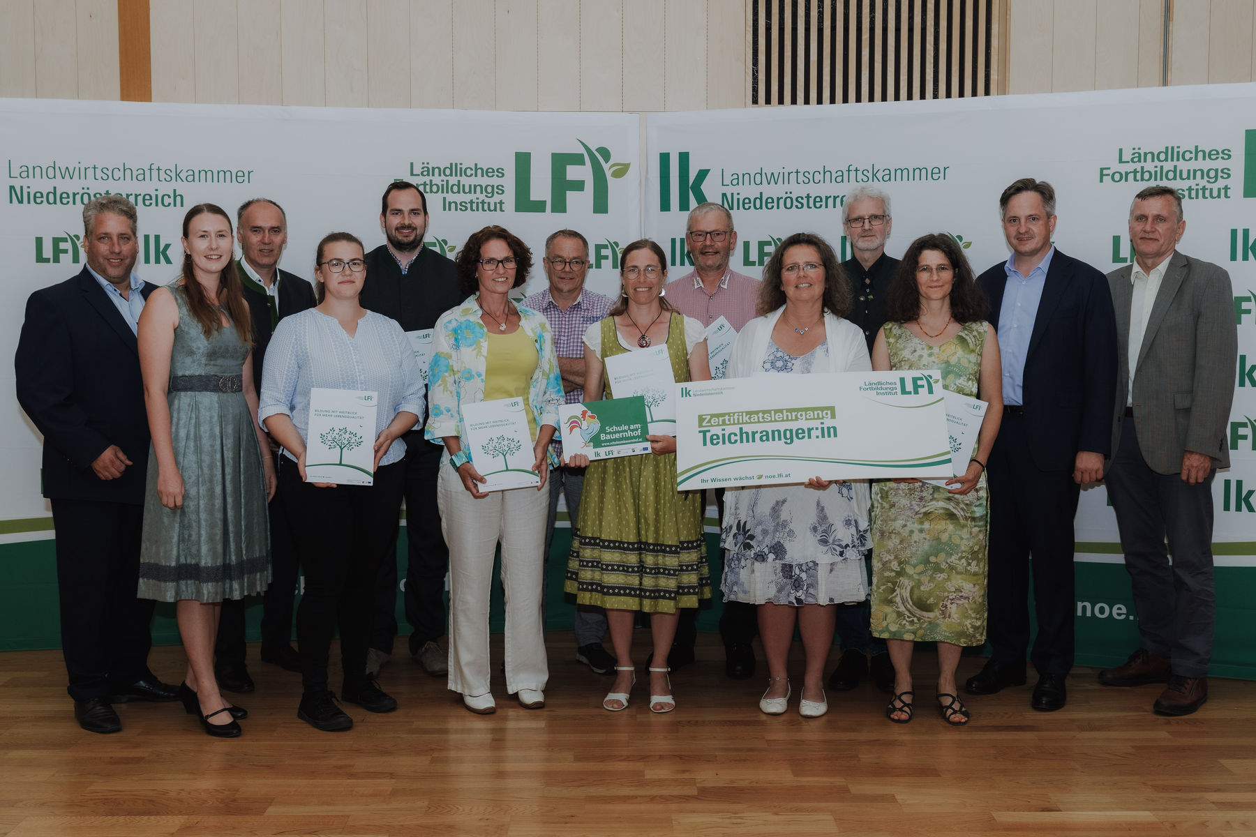 LFI_NOE_20240626_Zertifikatsverleihung_128_2SB03633_(c)SophieBalber.jpg © Sophie Balber/LFI NÖ LFI_NOE_20240626_Zertifikatsverleihung_128_2SB03633_(c)SophieBalber.jpg © Sophie Balber/LFI NÖ