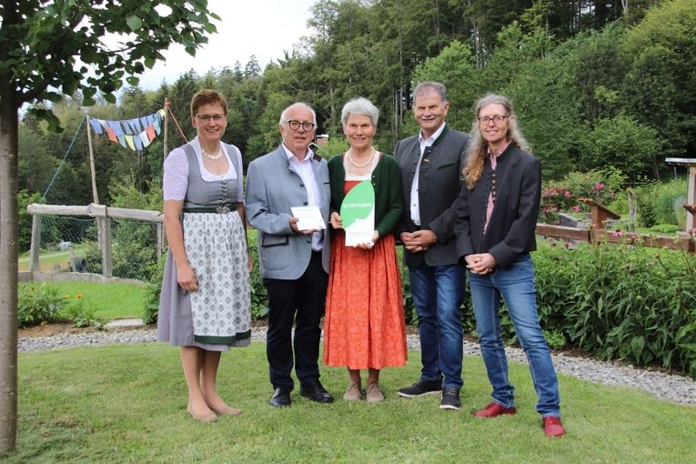 Gruppenbild Hoftafelüberreichung Kräuteralm (c) Hubert Mittlböck-Frühwirth klein.jpg © Mittlböck-Frühwirth