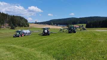 Eindrücke vom Bauernstammtisch "bodennahe Gülleausbringung" in Kerschaum - Rainbach im Mühlkreis bei Familie Ottensamer, 6. Juli 2024 Eindrücke vom Bauernstammtisch "bodennahe Gülleausbringung" in Kerschaum - Rainbach im Mühlkreis bei Familie Ottensamer, 6. Juli 2024