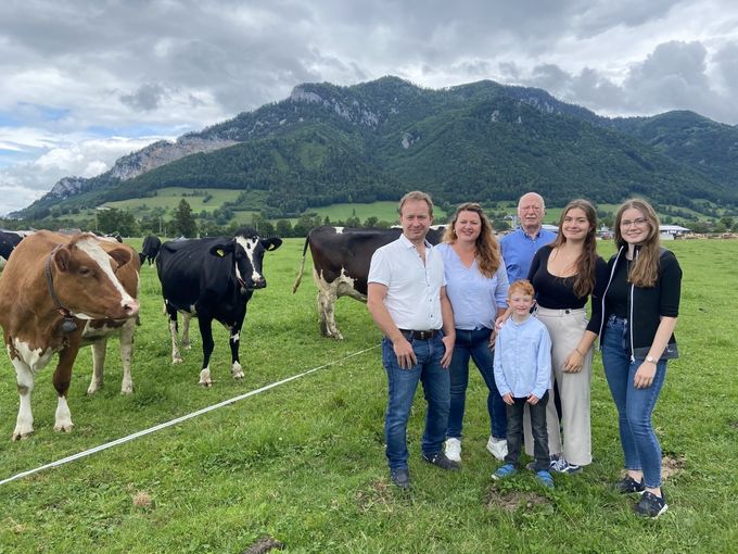 Repo 29 30 Betrieb Göttel-Latschbacher Titelbild Göttel-Latschbacher Familienbild1 privat Göttel-Latschbacher.jpg