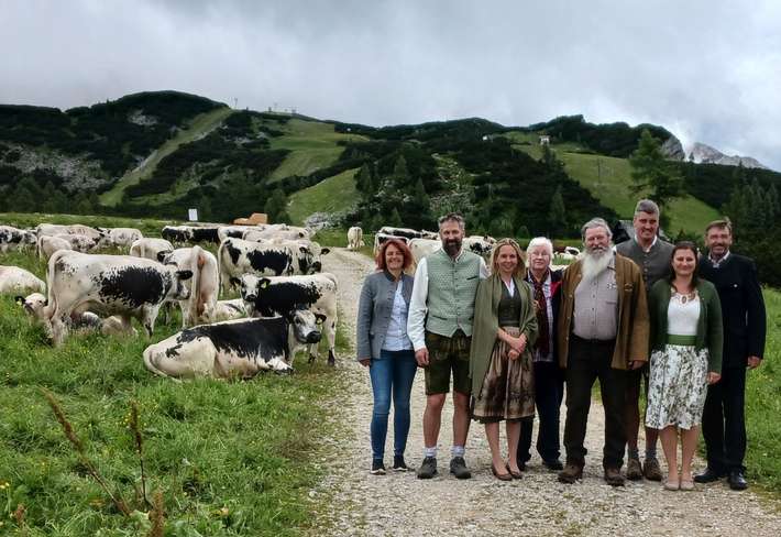 Repo 31 32 Hutterer Alm Fam Prieler Jansenberger Herndl Sabine Fessl Johann LK OÖ Hochpöchler.jpg