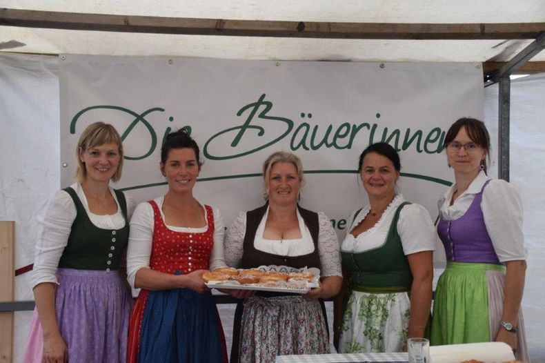 Organisationsteam Gerlinde Heigl, Andrea Helmel, Obfrau Claudia Pechhacker, Birgit Pöchacker, Barbara Teufel (2).jpg