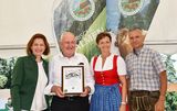 Langzeitobmann Karl Kürbisch von Schmiedtbauer (l.), Pein (2.v.r.)und Hafellner (r.) gewürdigt. Slowenische Grenze (o). Gottesdienst (r.) © LK Stmk-Grabner