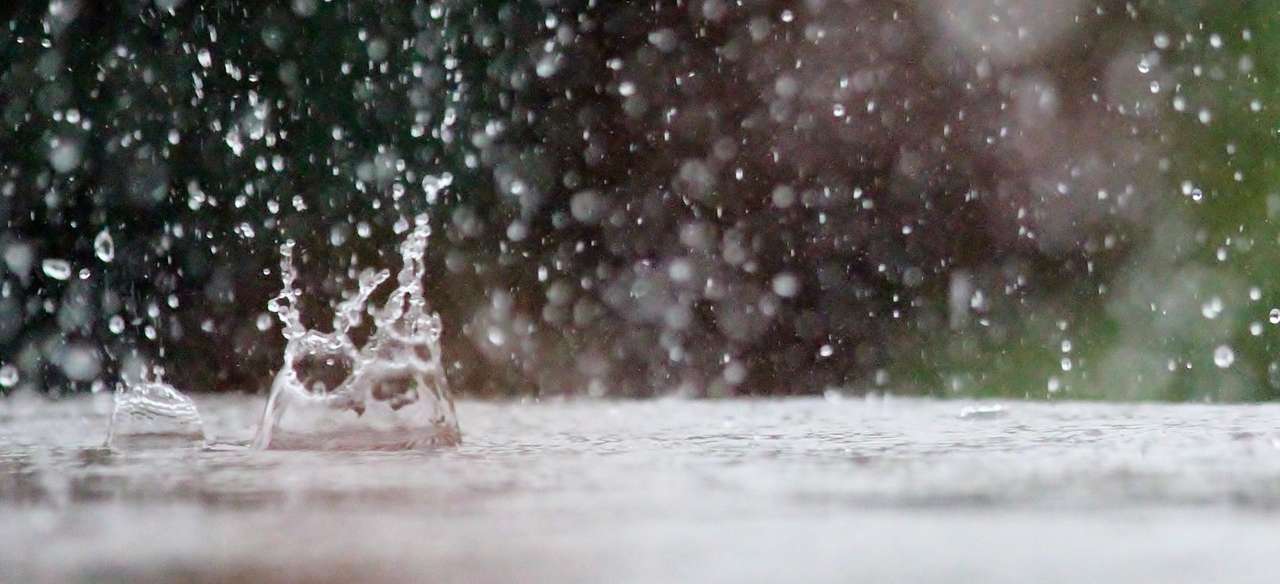 Wassertropfen, Regen .jpg © Ulrike My auf Pixabay Wassertropfen, Regen .jpg © Ulrike My auf Pixabay