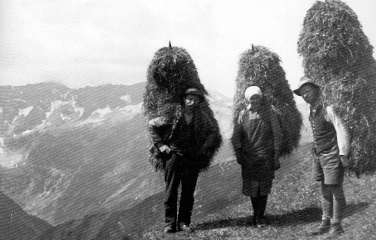 Heuträger.jpg © Archiv Heuträger.jpg © Archiv