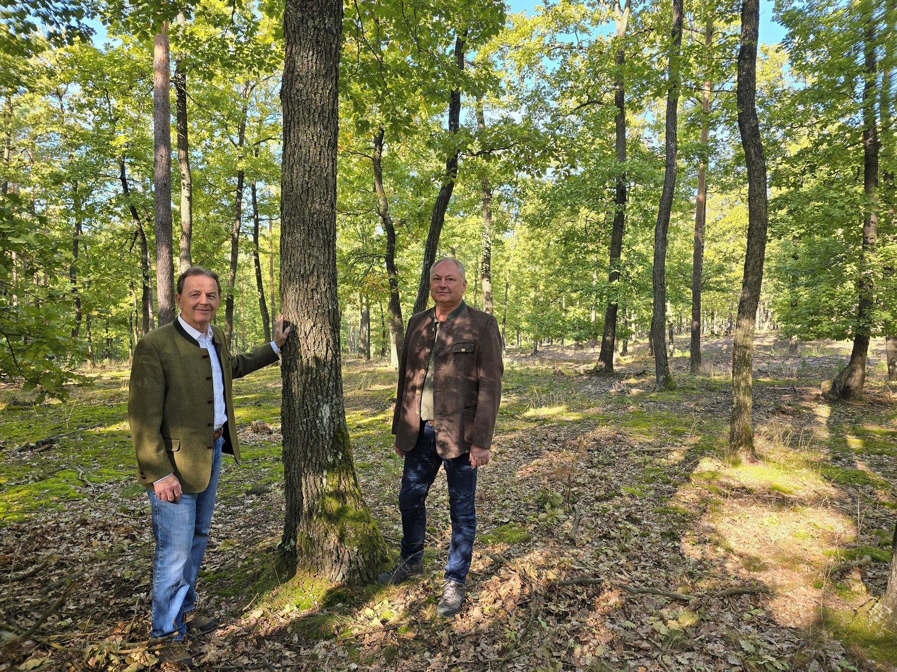 Dynamische Waldtypisierung Berlakovich Stummer im Wald(c)LKBgld Tesch-Wessely.jpg