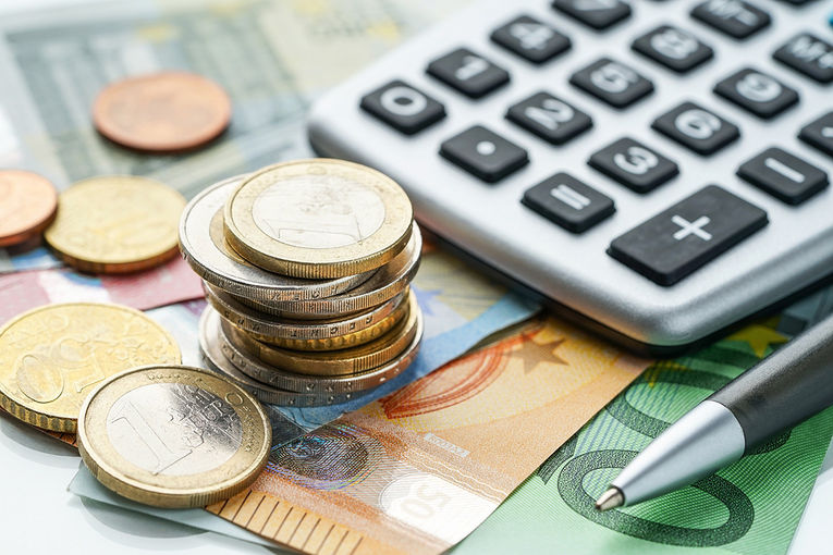 Geld Rechner © jd-photodesign  – stock.adobe.com Geld Rechner © jd-photodesign  – stock.adobe.com