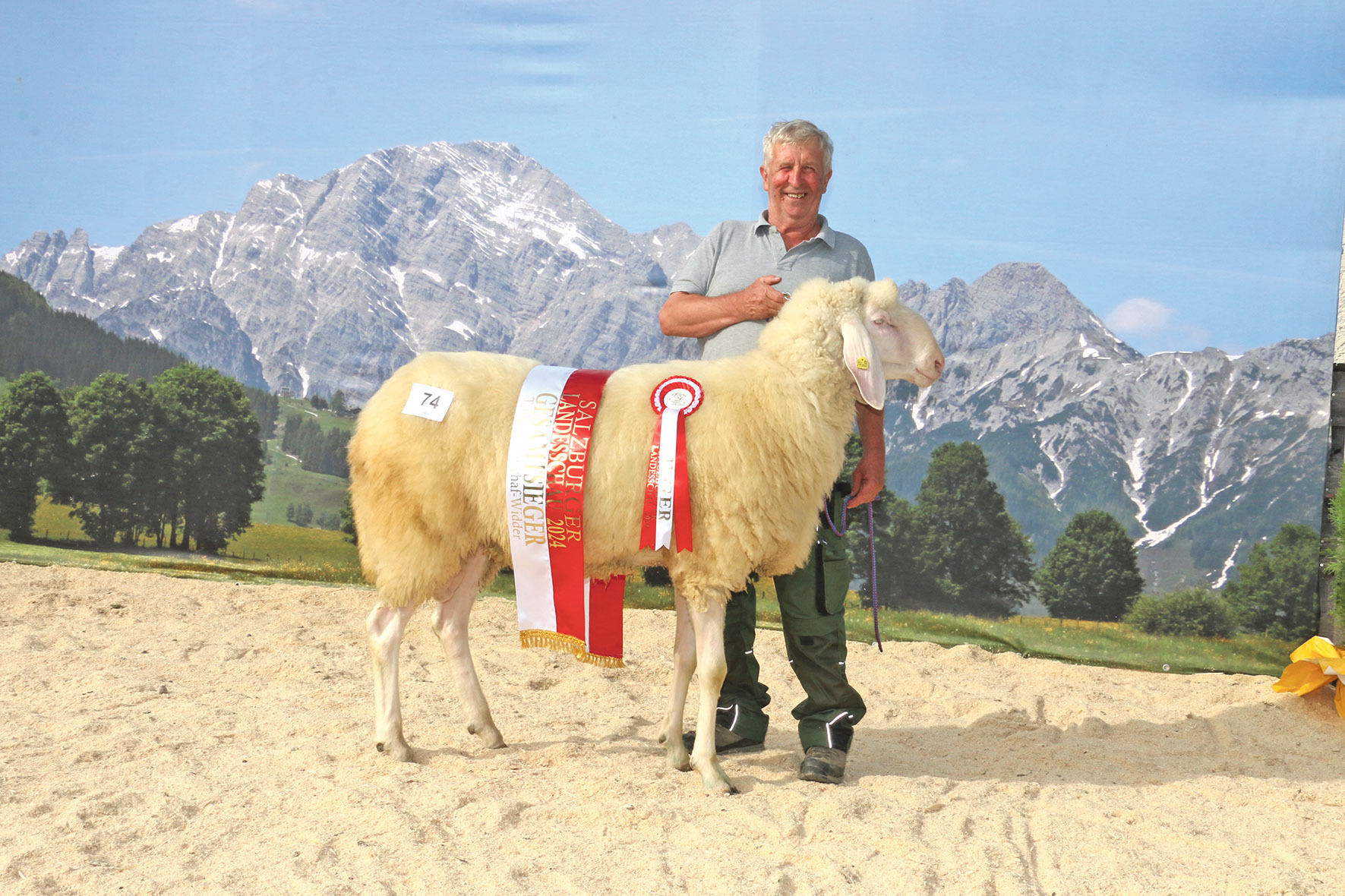 Landesschau mit  hervorragenden Tieren aus acht Rassen.jpg © Sendlhofer Landesschau mit  hervorragenden Tieren aus acht Rassen.jpg © Sendlhofer
