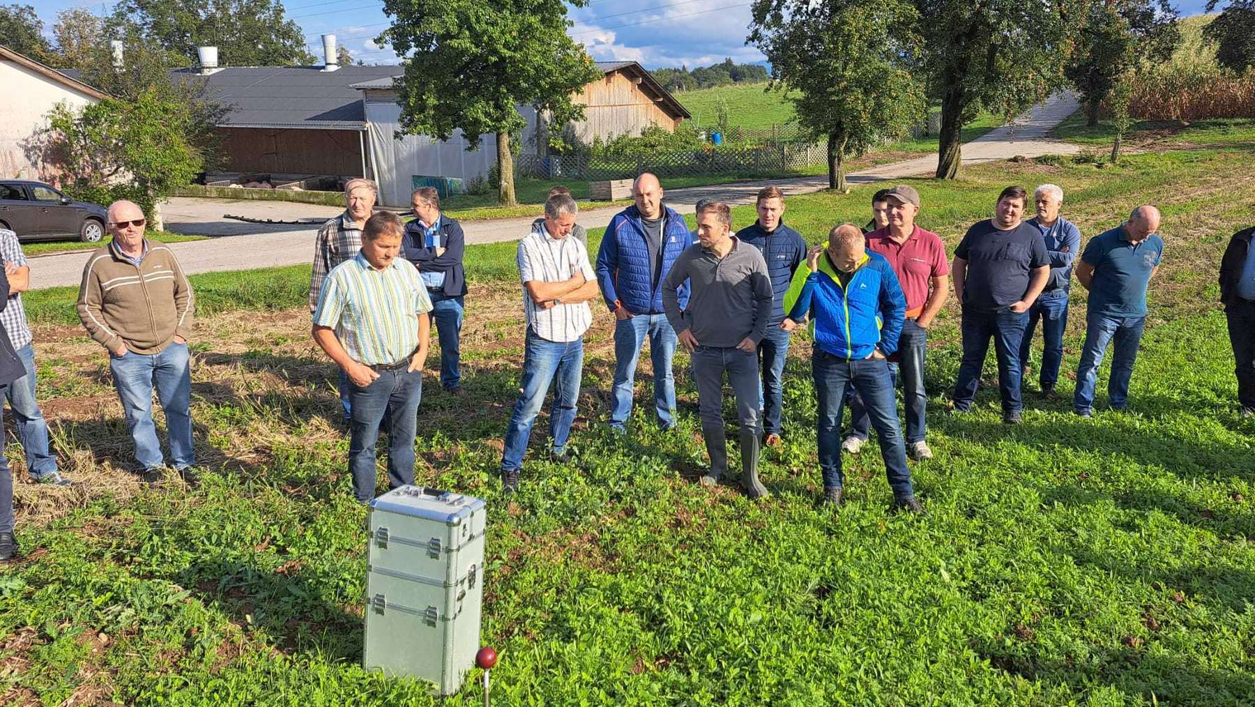 Feldbegehung und Vorstellung Bodenkoffer Arbeitskreis Kremsmünster mit der Ortsbauernschaft, 17. September 2024