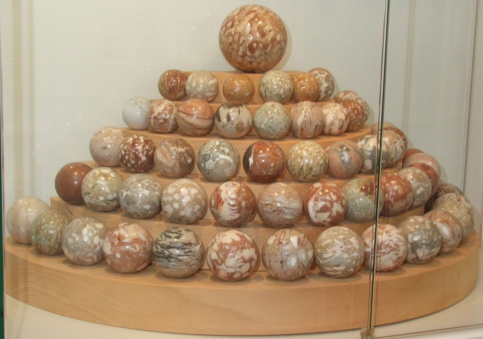Kugelpyramide.jpg © Standl Kugelpyramide.jpg © Standl