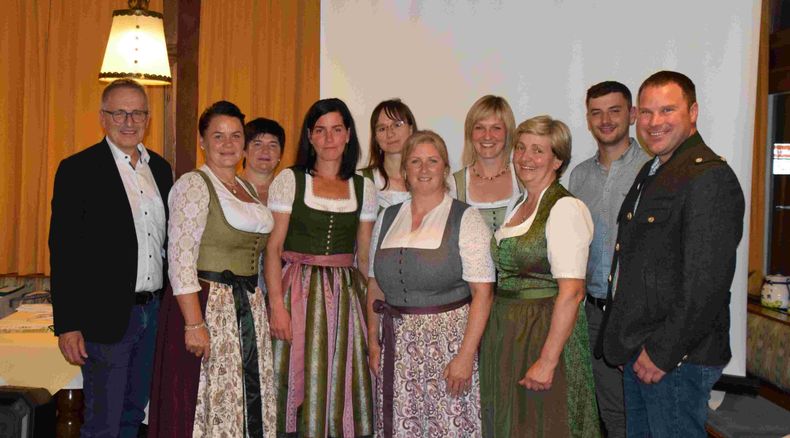 Gruppenfoto GV 2024 Seeterrasse...jpg Gruppenfoto GV 2024 Seeterrasse...jpg