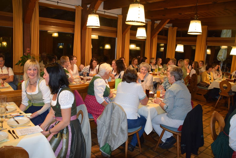 viele Mitglieder folgten der Einladung...jpg viele Mitglieder folgten der Einladung...jpg