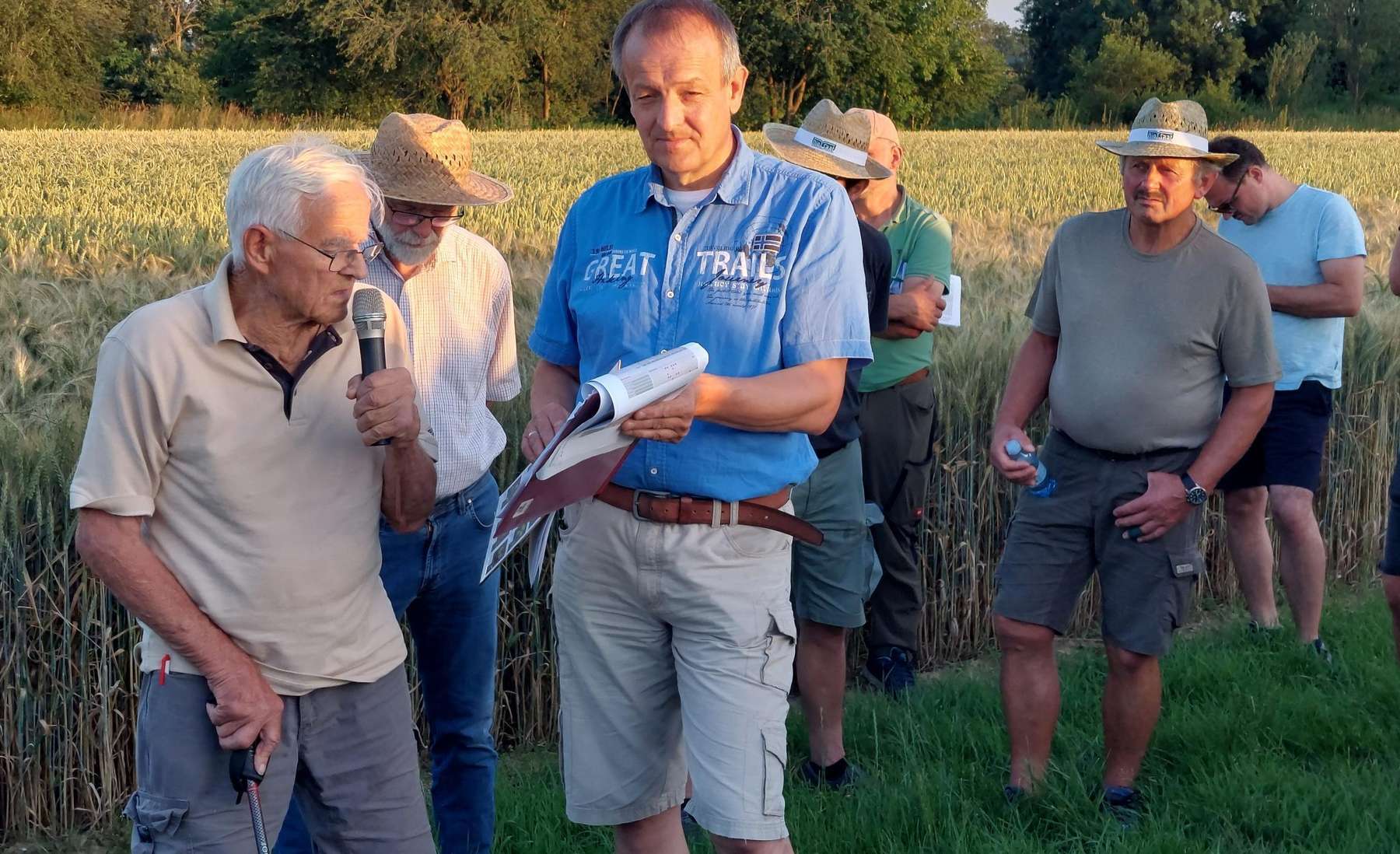 Josef Dieplinger und Rupert Reich bei der alljährlichen Feldbegehung in Obernberg.jpg © BWSB