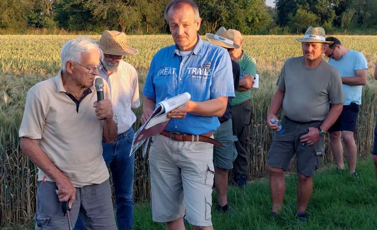 Josef Dieplinger und Rupert Reich bei der alljährlichen Feldbegehung in Obernberg.jpg © BWSB Josef Dieplinger und Rupert Reich bei der alljährlichen Feldbegehung in Obernberg.jpg © BWSB