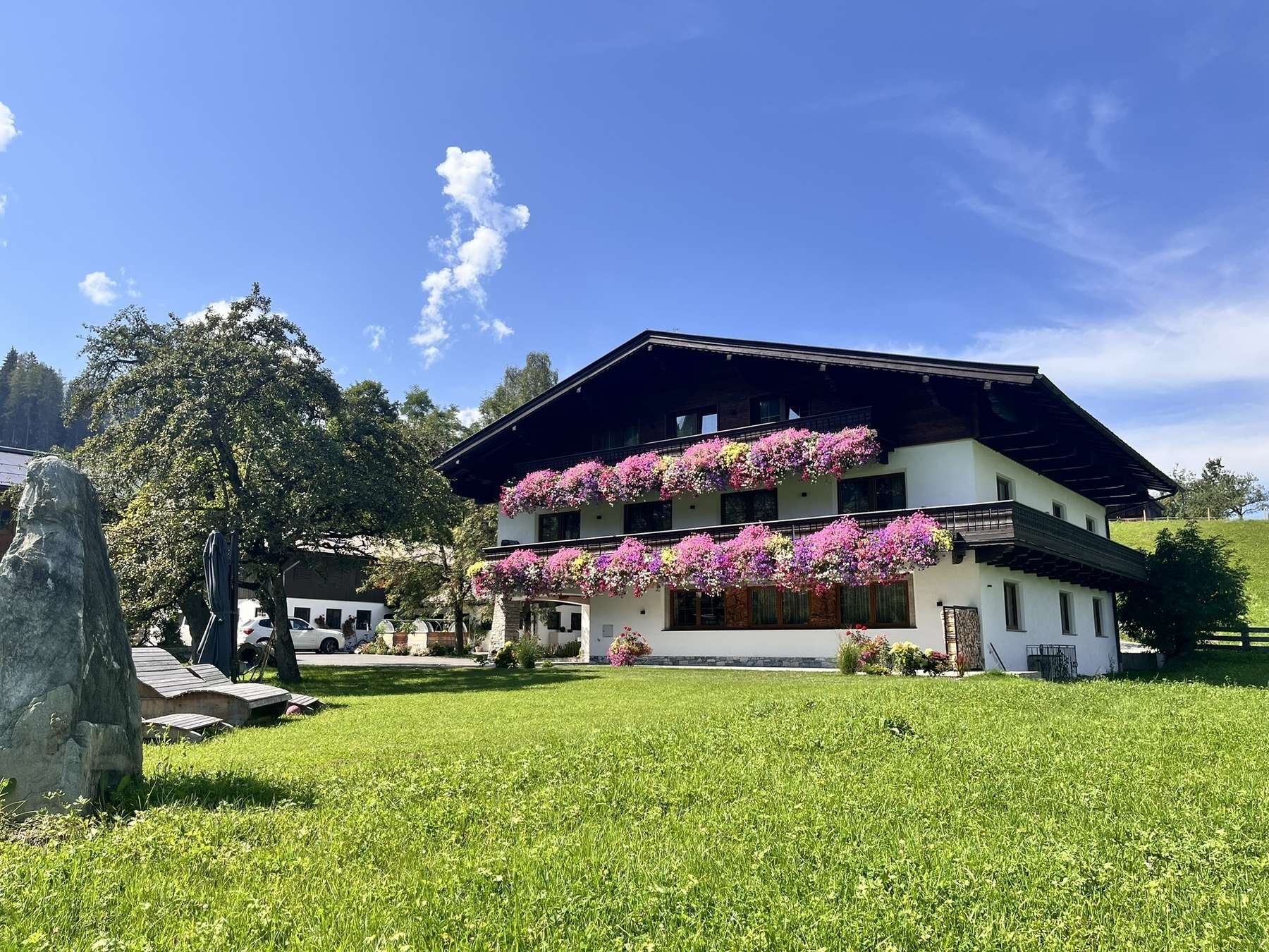 Landwirtschaft und Tourismus gehen Hand in Hand: Untergrundgut in Leogang.jpg