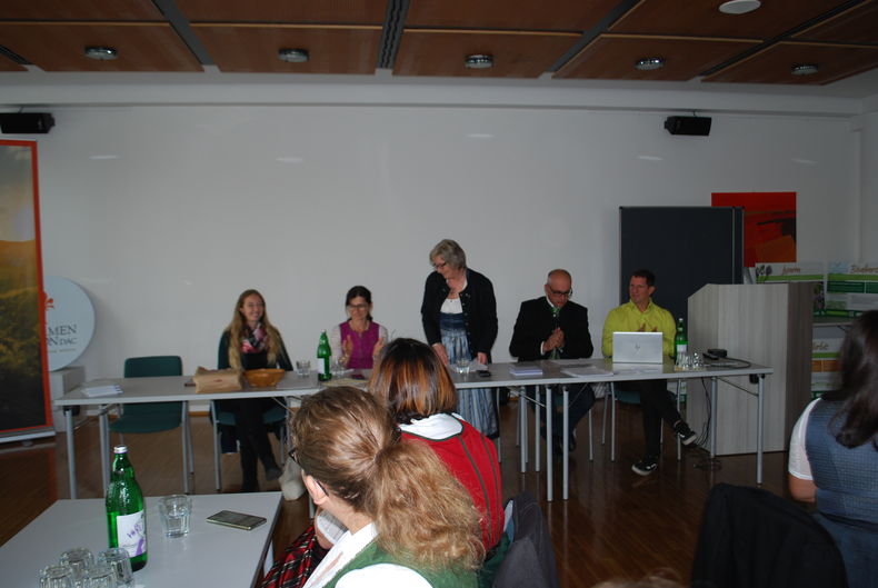 Bezirksbäuerinnenwahl 24 (1).jpg Bezirksbäuerinnenwahl 24 (1).jpg