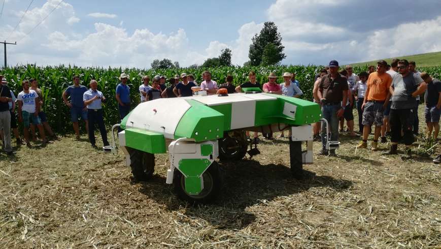 Hackroboter tw.jpg Hackroboter tw.jpg