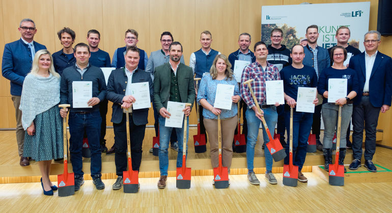 241128_Zertifikatsverleihung_Presse_Bodenpraktiker(c)LFIOOE_GeorgiSarkezi (10 von 14).jpg © LFI OÖ 241128_Zertifikatsverleihung_Presse_Bodenpraktiker(c)LFIOOE_GeorgiSarkezi (10 von 14).jpg © LFI OÖ