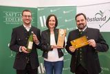 Verkostungschef Georg Thünauer (rechts) von der Landwirtschaftskammer mit den Landessiegern Tanja und Bernd (links) Schneeflock bei der gestrigen Siegerehrung in der Landwirtschaftskammer in Graz. © LK Steiermark/Danner