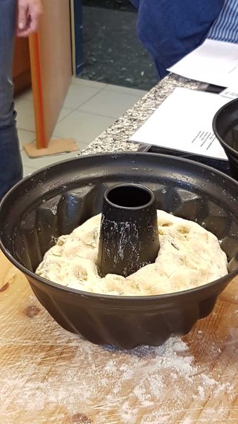 Mödling Weihnachtliche Backkunst.jpg Mödling Weihnachtliche Backkunst.jpg