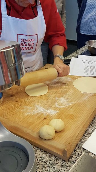 Mödling Weihnachtliche Backkunst.jpg Mödling Weihnachtliche Backkunst.jpg