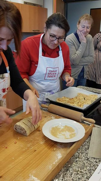 Mödling Weihnachtliche Backkunst.jpg