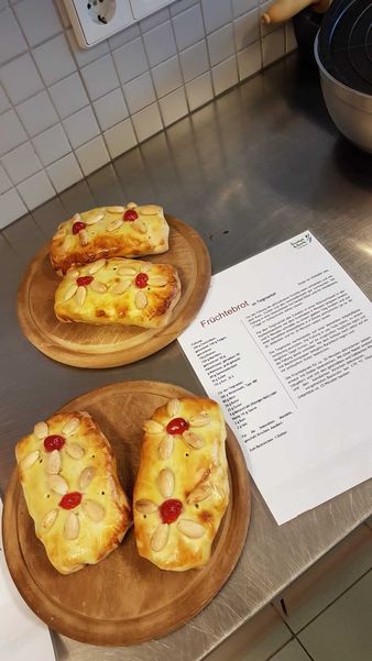 Mödling Weihnachtliche Backkunst.jpg Mödling Weihnachtliche Backkunst.jpg