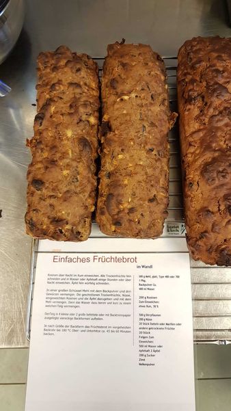 Mödling Weihnachtliche Backkunst.jpg Mödling Weihnachtliche Backkunst.jpg