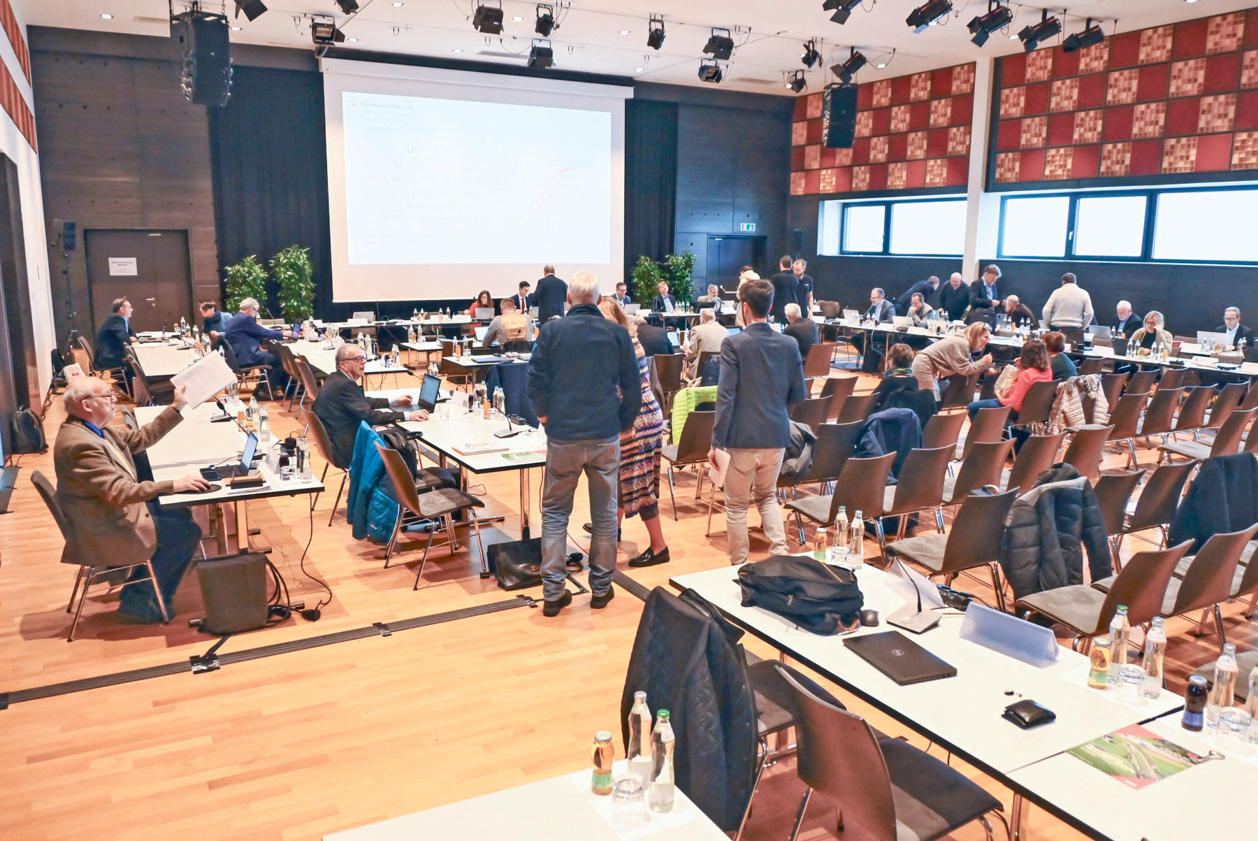 UVP-Verfahren: Noch viele Fragen zum Bahntunnel.jpg © Dürnberger UVP-Verfahren: Noch viele Fragen zum Bahntunnel.jpg © Dürnberger